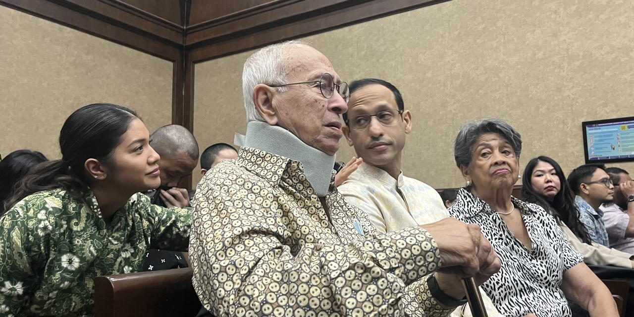 Potret Kebersamaan Keluarga Nadiem Jalani Sidang Di Bulan Suci