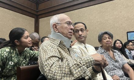 Potret Kebersamaan Keluarga Nadiem Jalani Sidang Di Bulan Suci