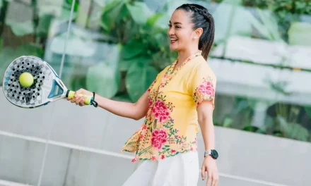 Gaya Baru: Aktif Berolahraga Lewat Padel Berkebaya