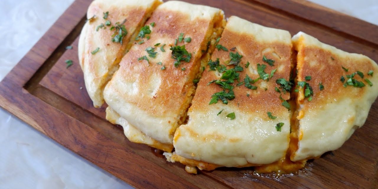 Pizza Calzone Teflon Takaran Gelas, Camilan Lezat Anti Ribet