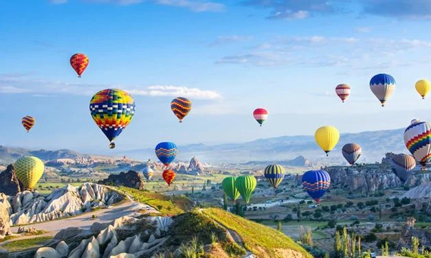 Cappadocia Juara Satu Dalam Pemandangan Dari Atas Langit