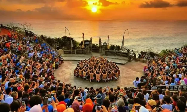 Tari Kecak Hanya Di Tampilkan Oleh Pria, Ini Dia Penjelasaanya!