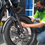 Merawat Sepeda Motor Terutama Pada Bagian Ban, Yuk Simak!