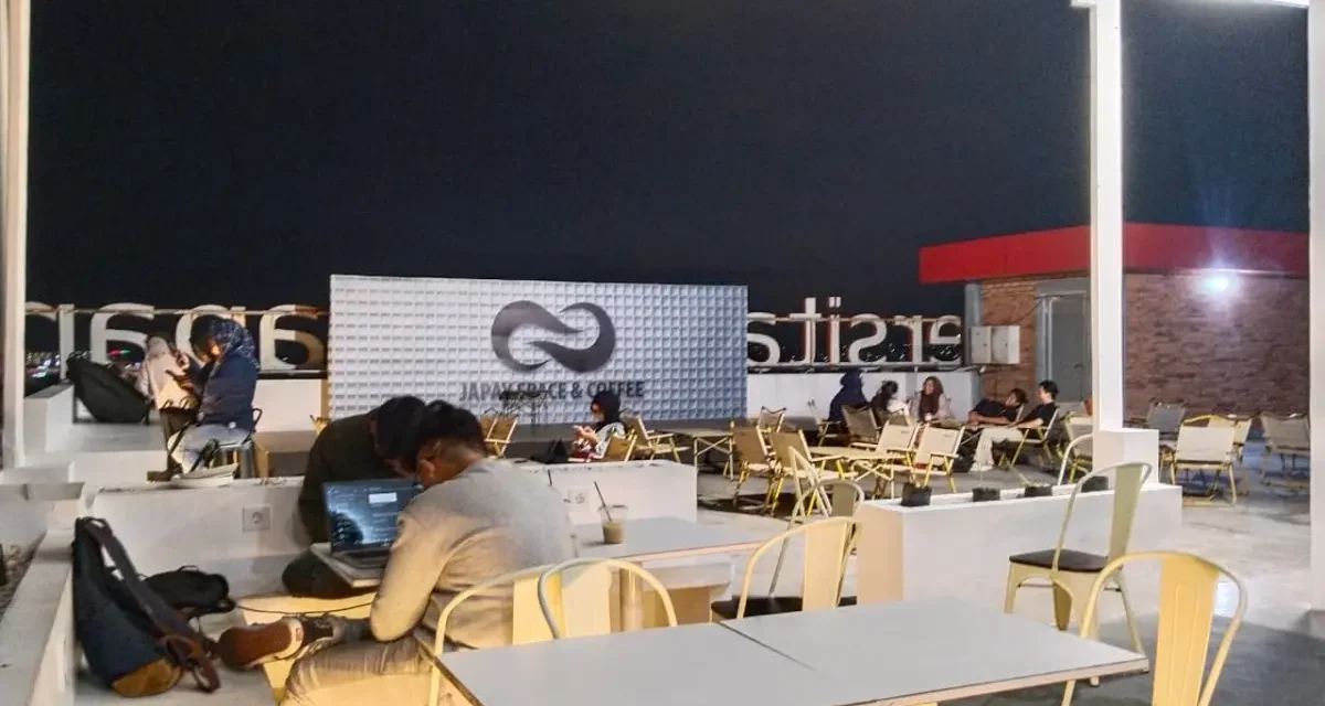 Roof Top Pada Coffee Shop Selalu Menjadi Daya Tarik Anak Muda
