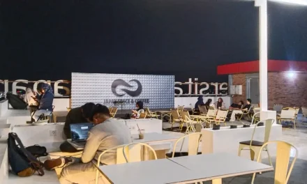 Roof Top Pada Coffee Shop Selalu Menjadi Daya Tarik Anak Muda